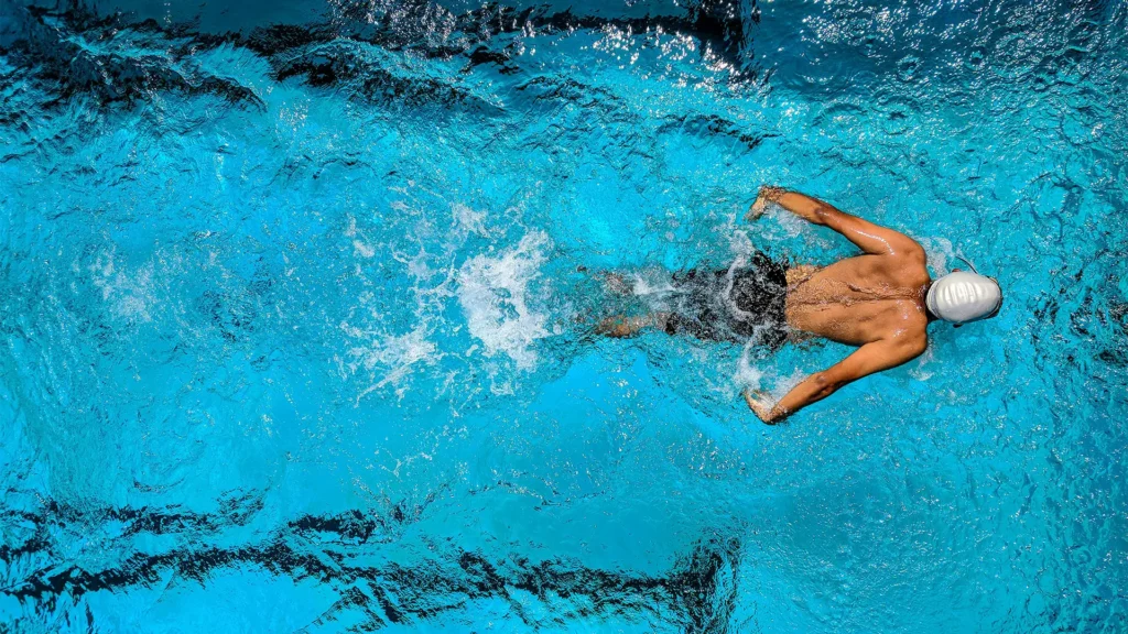 Swimming: its benefits and effects